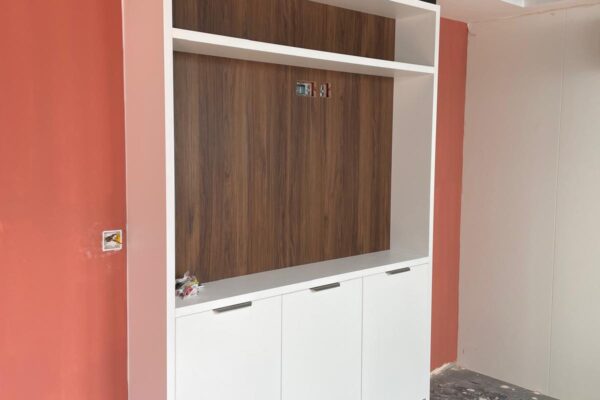Bespoke Reception Desk, Bespoke Bookshelf and Other Fitted Furniture for Safran Landing Systems – Gloucester