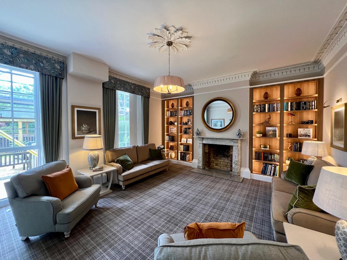 Elegant Bespoke Cabinetry for Queen Charlotte Nursing Home - Library & Lounge Bookcase Installation